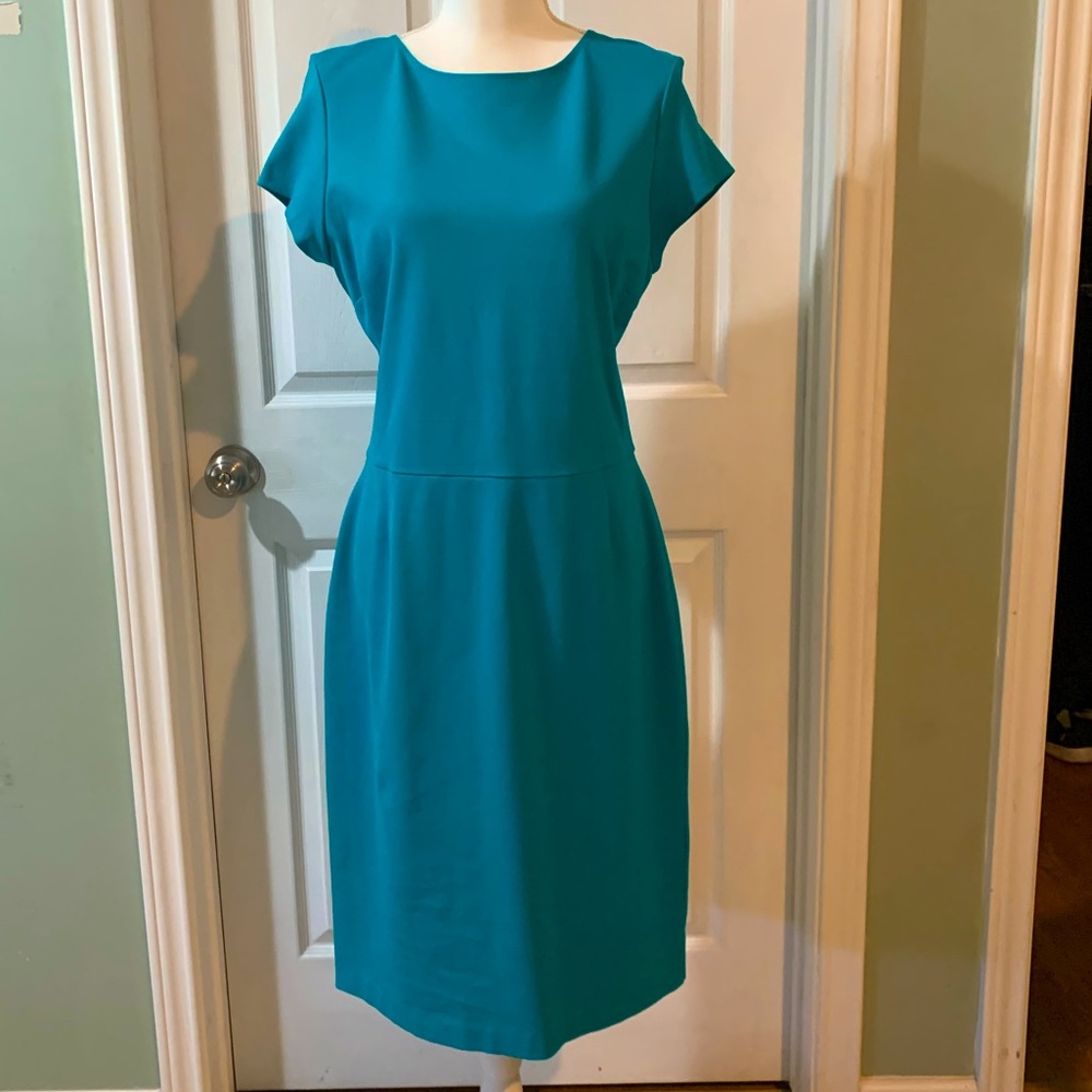 Womens dress. XXL NWT Beautiful stretchy form fitting dress. Teal color.